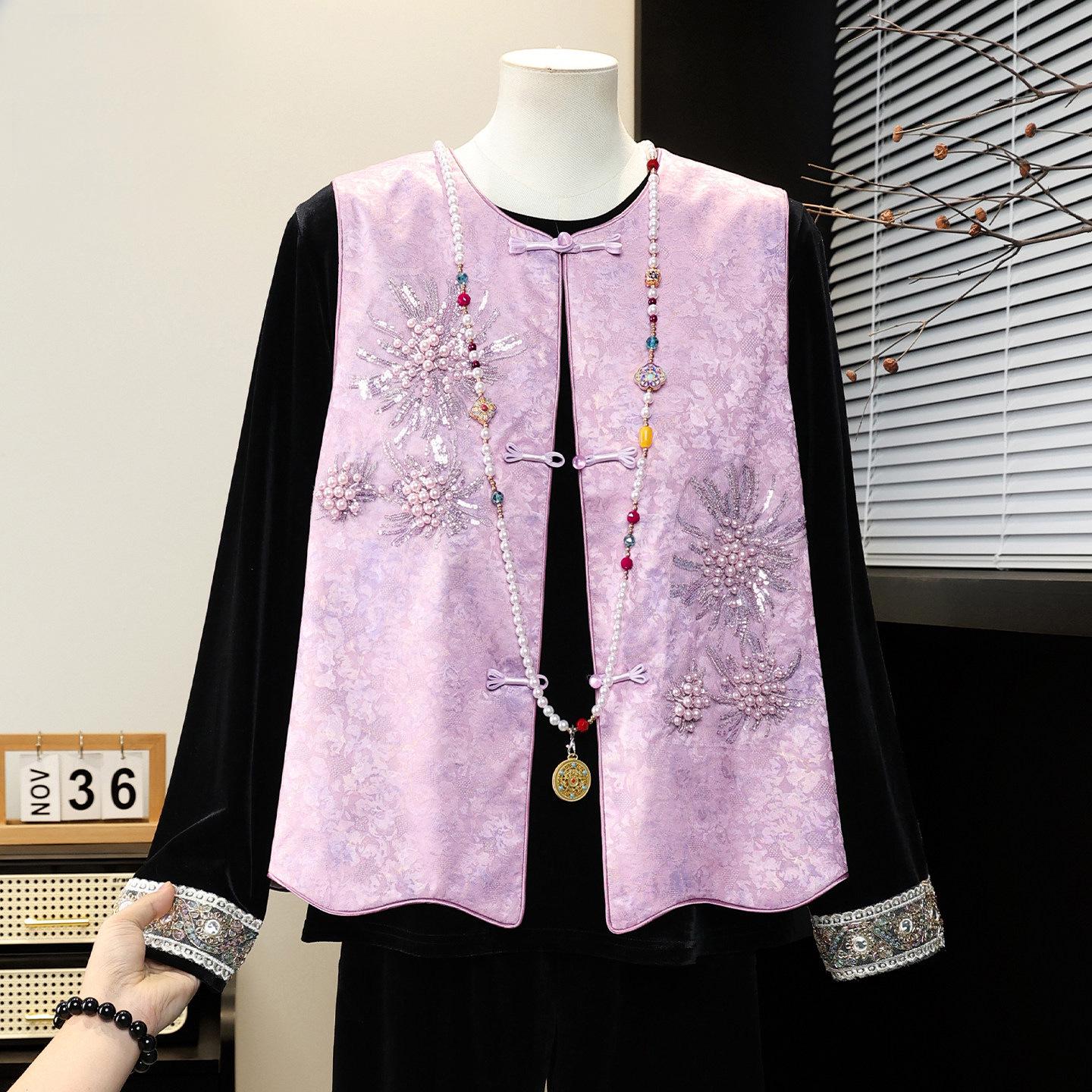 

Mom s Chic Spring Outfit: Elegant Gold Velvet Suit for Middle-Aged and Elderly Women - New Chinese Style Vest Top for Spring and Autumn. 4XL (135-150 jin)