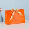 Aanpasbare Cadeautas met Strik voor Kleding, Cosmetica en Winkelen – Tote Bag Stijl met Optie voor Logo Bedrukking