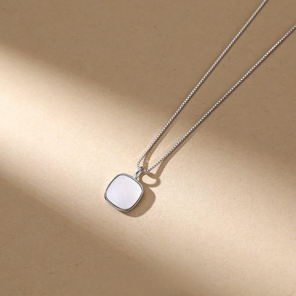 

Ожерелье из стерлингового серебра S925 с квадратным рябчиком, женское, легкое, роскошное, французская элегантность, особый интересный дизайн, квадратная подвеска на ключицу 925