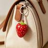 Colgante Llavero de Aleación de Zinc, Llavero Pequeño con Forma de Fresa, Accesorio para Llaves de Coche Mochilas Maletas