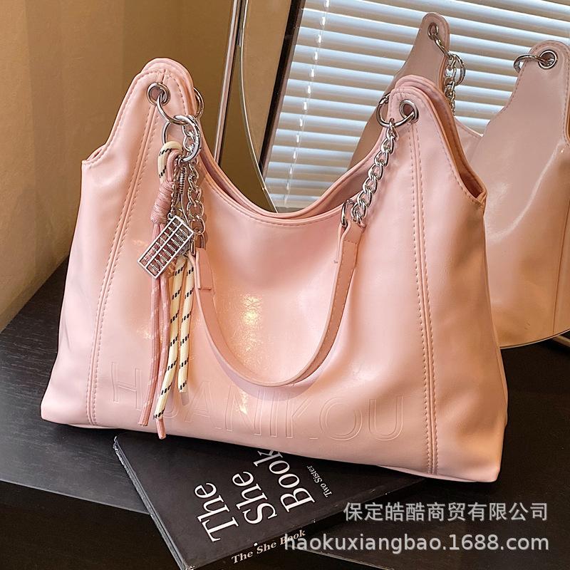 

Simple and versatile bag, women s large-capacity 2025 new casual shoulder bag, popular commuter tote bag this year чёрный