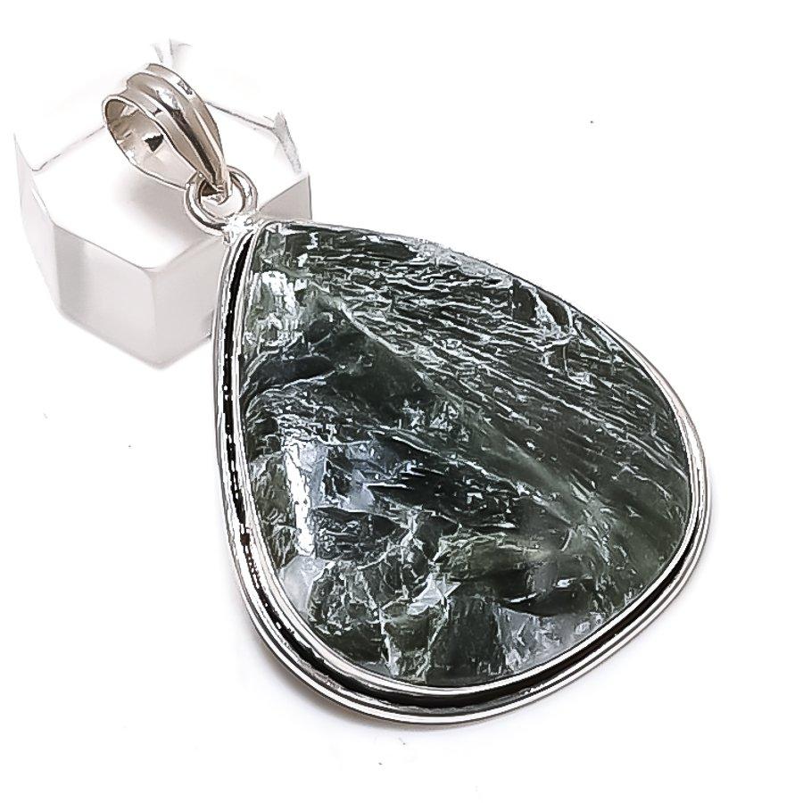 

Seraphinite Gemstone Handmade 925 Sterling Silver Jewelry Pendant 2.17 h8m36