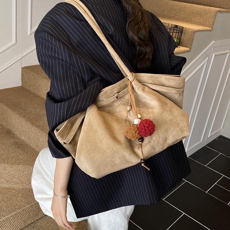 New Suede Pleated Retro Wing Bag 2025 Shoulder Bag Underarm Bag Large Capacity Retro Matte Tote Bag