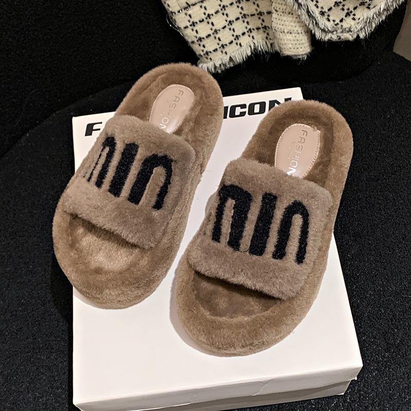 

Тапочки из натурального меха, популярные в интернете, Мао Мао, женские, осенне-зимние, уличные, на платформе, новинка 2025, модные пушистые тапочки высокого класса 42 хаки