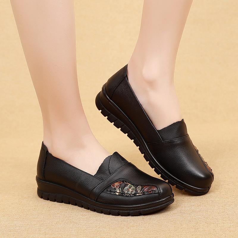 The New Type of Soft-soled, Lightweight, Comfortable for Women and Middle-aged and Elderly Flat Single Shoes