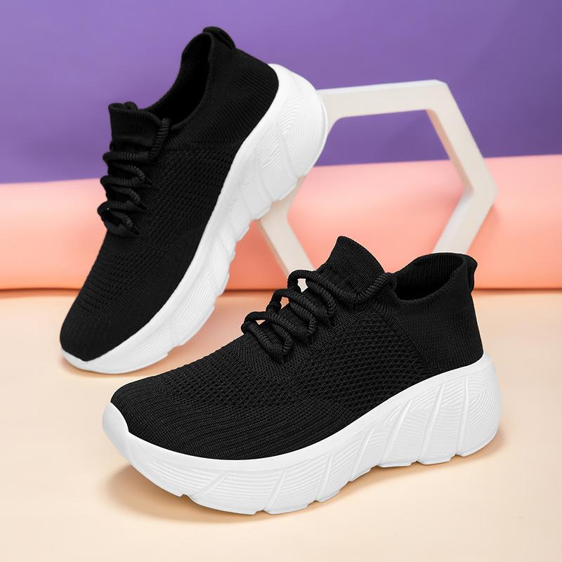 New casual single shoes large size soft sole breathable sports breathable shoes medium and low top socks shoes