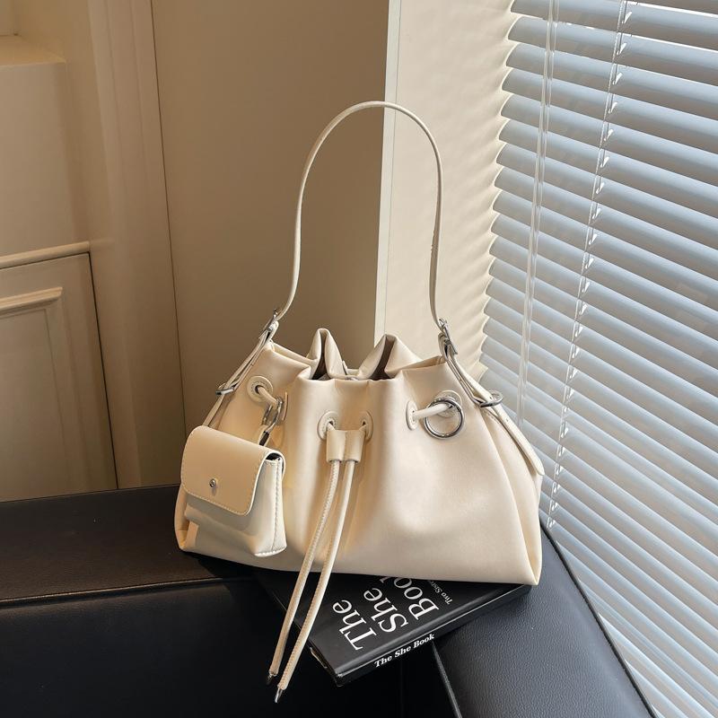 One shoulder underarm bag women's new texture niche casual simple large capacity tote bag