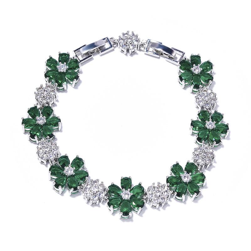 

У девушек есть деньги, чтобы тратить деньги на роскошные браслеты из циркония, а женские модные браслеты высокого класса с изумрудами невозможно стереть.