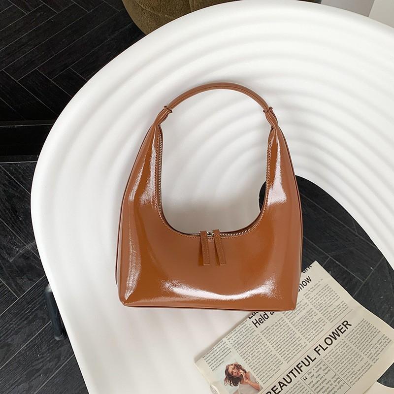 Korean Niche Design High-end Bag Women 2025 New Retro Underarm Patent Leather Shiny One-shoulder Handbag