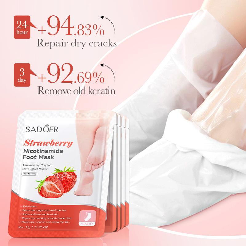 Sadoer Masque pour les pieds adoucissant et éclaircissant à la niacinamide à la fraise, traitement rajeunissant, masque pour les pieds