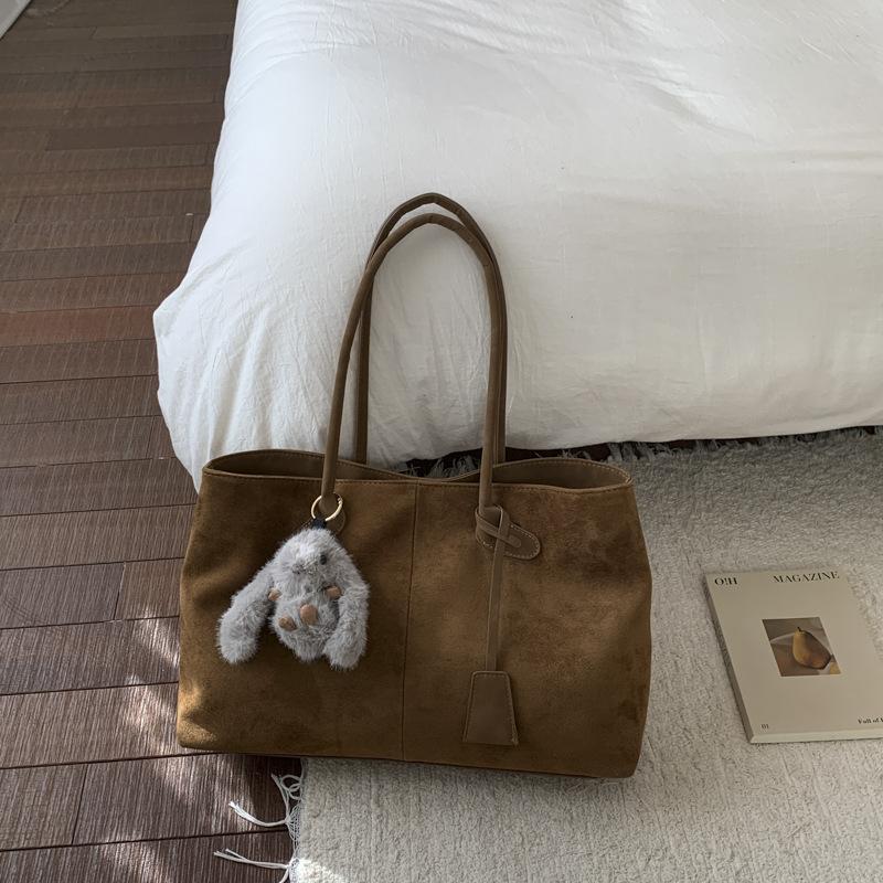 

Retro casual commuter underarm bag women s 2025 autumn new large-capacity light luxury foreign design shoulder handbag No pendant