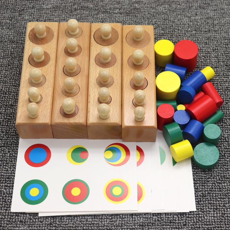 Pädagogische Holzbausteine zur Form- und Größenerkennung, Hand-Auge-Koordination und Entwicklung kognitiver Fähigkeiten bei Kindern