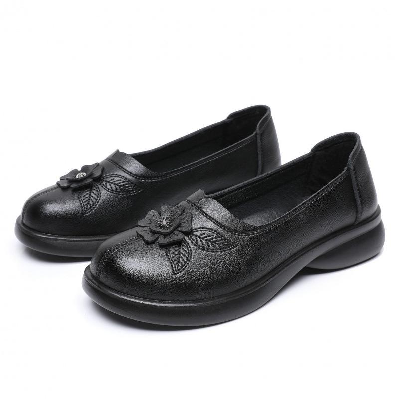 2026 Spring/Autumn Women's Flat Slip-On Leather Shoes for Wide Feet - Lightweight, Super Soft, Perfect for Middle-Aged and Elderly