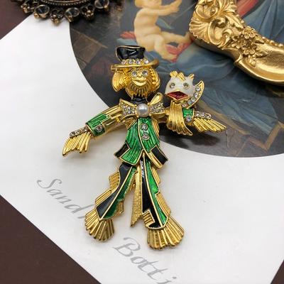 Vintage Women Men Middle Design Scarecrow Enamel Brooches Pins Retro Baroque Palace Unisex Clothing Coat Badges Buckle