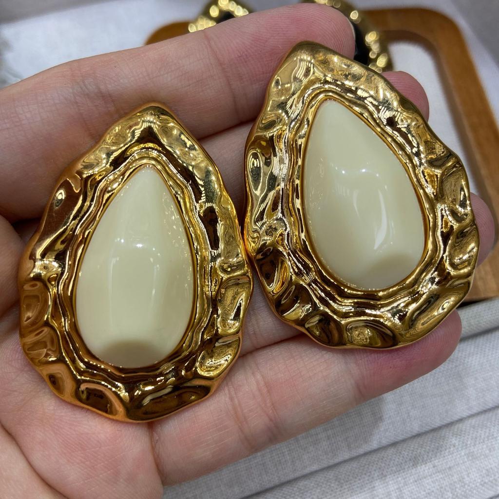 Black Water Drop Gem Stud Earrings Retro Classic Light Luxury Temperament Fashion Simple Earrings Women