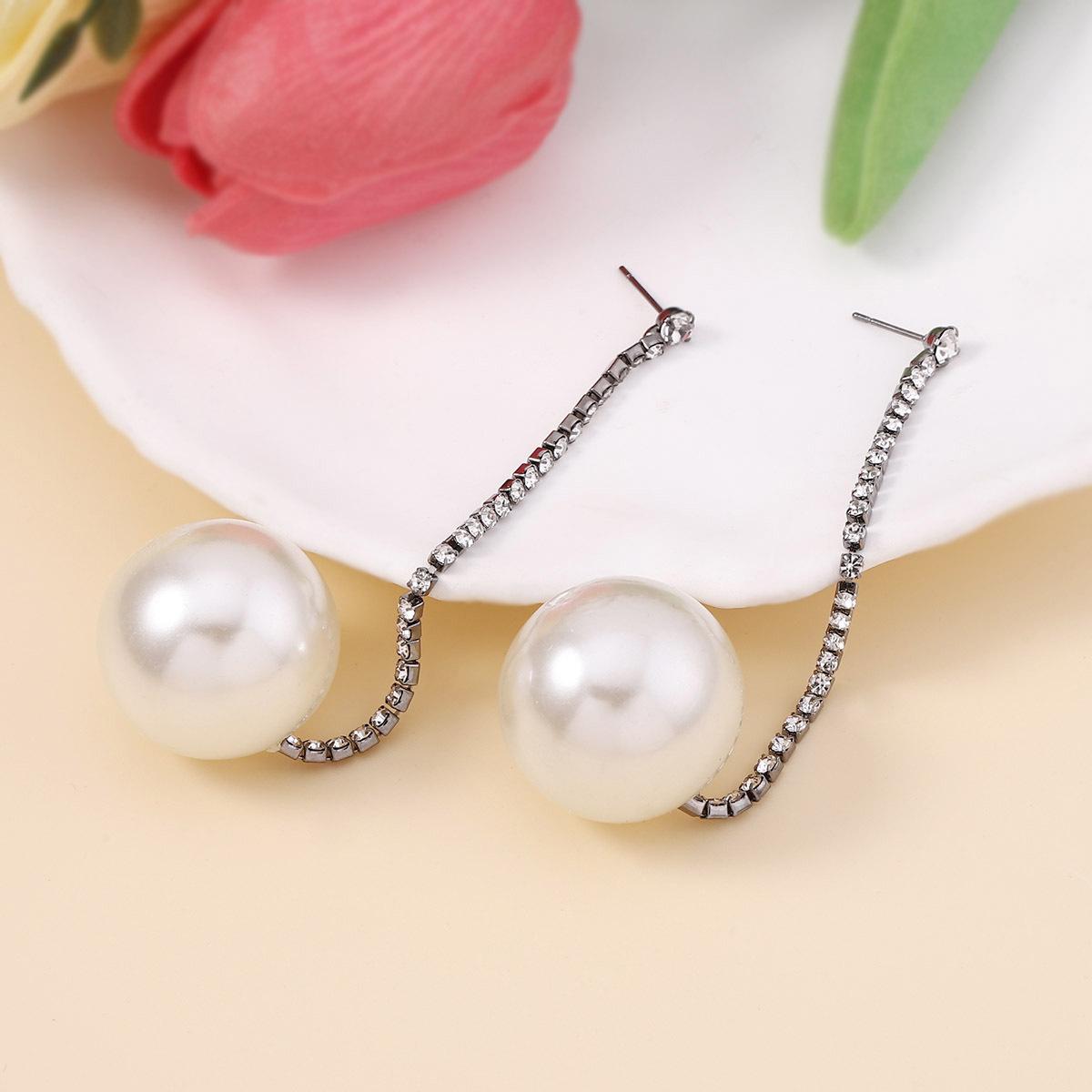 

Преувеличенные длинные серьги в стиле инс, инкрустированные бриллиантами, похожими на жемчуг, простые и универсальные женские серьги в европейском и американском стиле