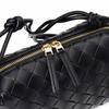 Borsa a tracolla quadrata compatta in vera pelle intrecciata da donna, minimalista, piccola