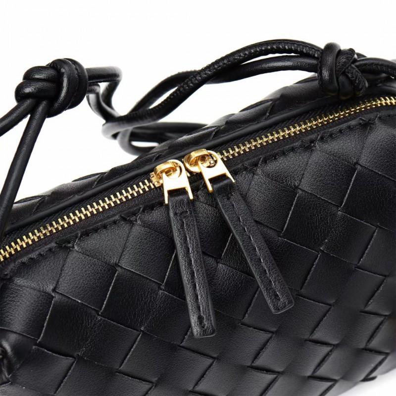 Borsa a tracolla quadrata compatta in vera pelle intrecciata da donna, minimalista, piccola