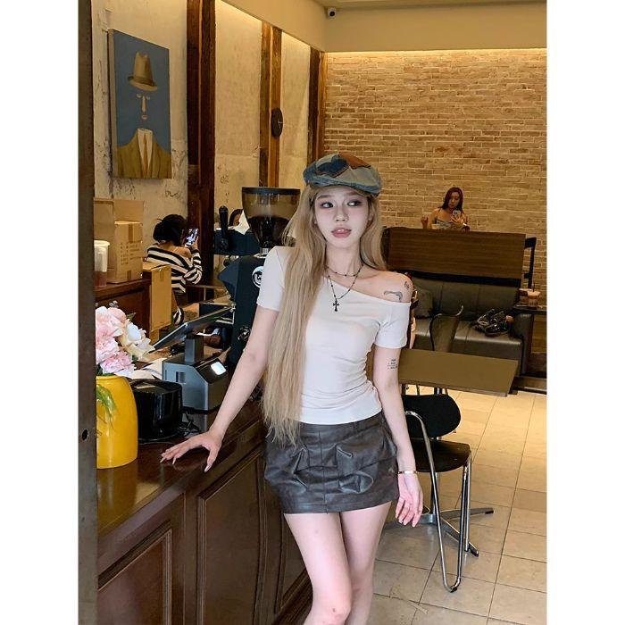 Gray diagonal neck off-the-shoulder short-sleeved T-shirt for women's summer slim-fitting and thin inside design, Spice Girl short bottoming top