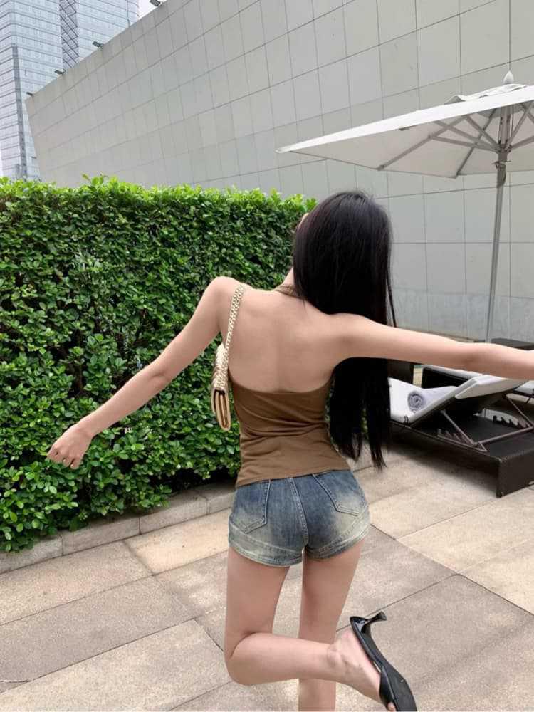 Spicy Girl Niche Twisted Halter Crop Top: Backless, Pleated, Sleeveless, Trendy Design
