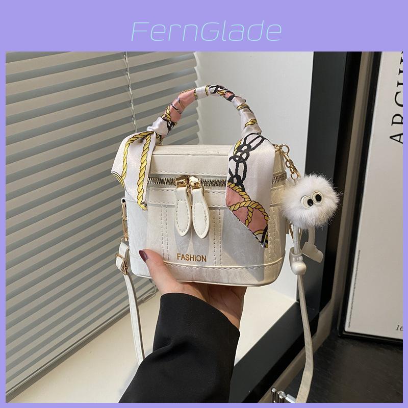 Street Style Small Bucket Bag For Women With Zipper Closure And Phone Pocket