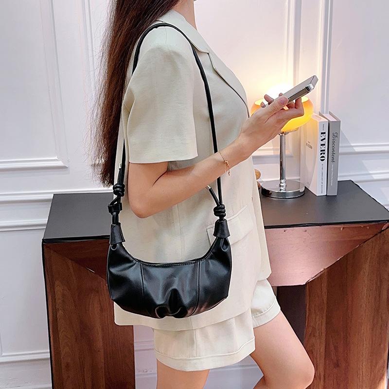 High-end and Trendy Croissant Croissant Bag, Versatile for Daily Use, Casual and Simple Crossbody Bag Casually