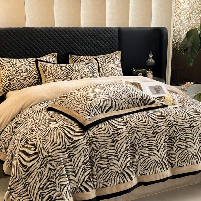 Thickened Milk Fleece Light Luxury Wide-Edge French Printing Four-Piece Double-Sided Fleece Flannel Fleece Bedding