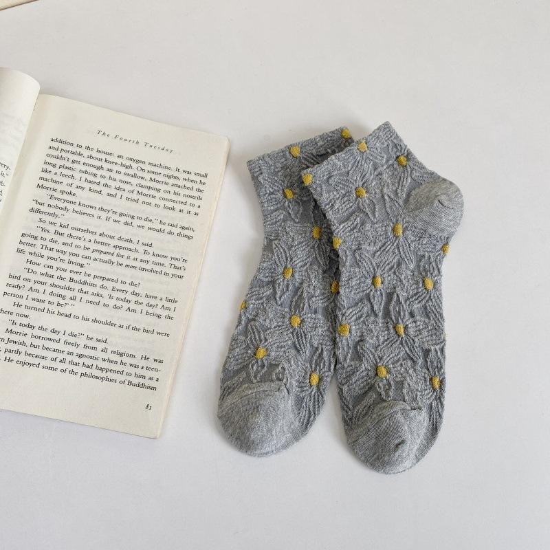 

Spring And Summer Retro Boat Socks Women S Personality Relief Flower Socks Simple Fashion Low Waist Cotton Socks Student Socks One size fits all серый