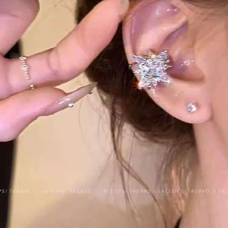 Sparkling Diamond Star Ear Clips Women's Light Luxury Earrings Without Pierced Earrings Simple and Unique Spice Girl Ear Jewelry