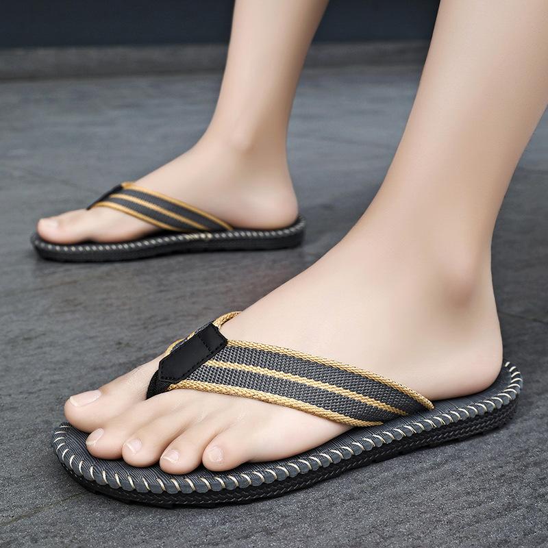 Slippers Men's Ultra-light Rubber and Plastic Woven with Flip-flops Men's Explosive Slippers Soft and Comfortable Beach Cool Slippers