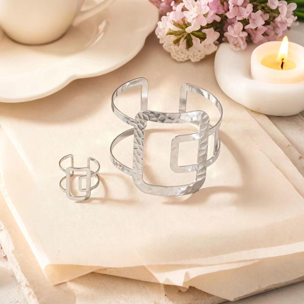 Avrupa ve Amerikan Tarzı Kare Oyuk Bilezikler ve Yüzükler: Zarif, Eşsiz, Modern Takılar