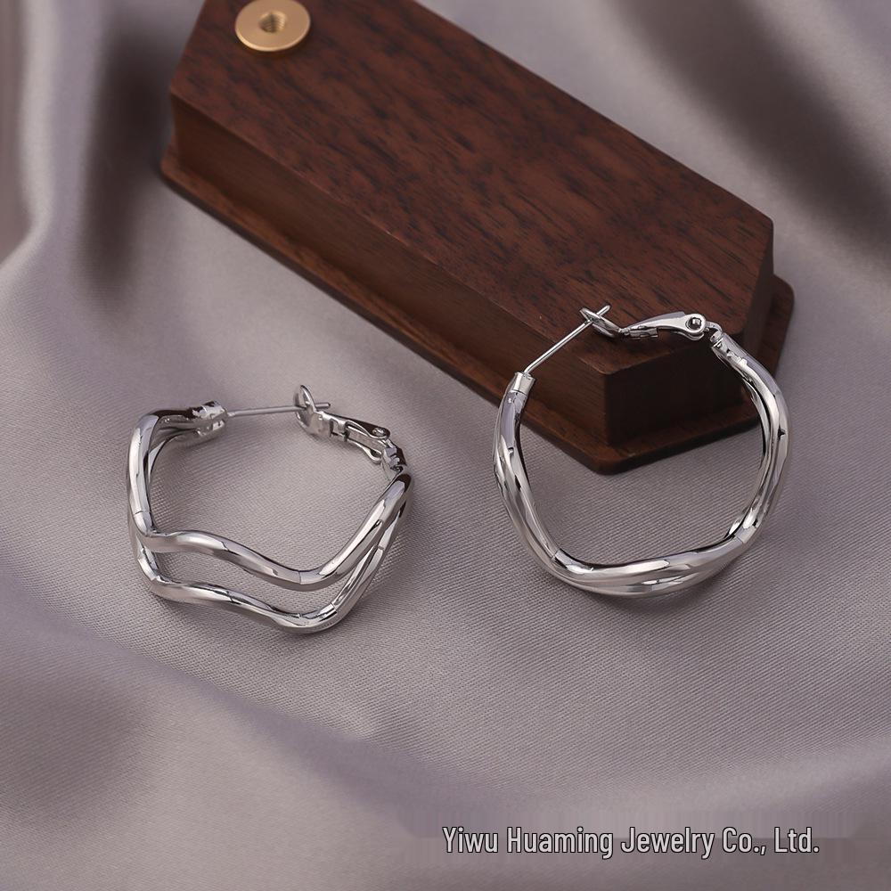 Silver Needle Circle Earrings, Fashionable High-End Copper Ear Hoops, Light Luxury, Versatile Jewelry Accessory.