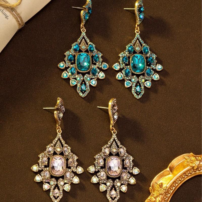 Middle Aged Vintage Palace Style Studded Earrings Heavy-duty Western With A High-end Temperament