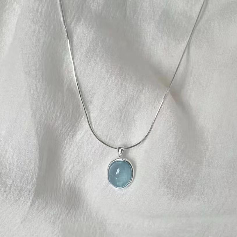 Hailanbao Moonlight Stone Necklace Female Niche Design High End Light Luxury Fashionable Snake Bone Chain Pendant