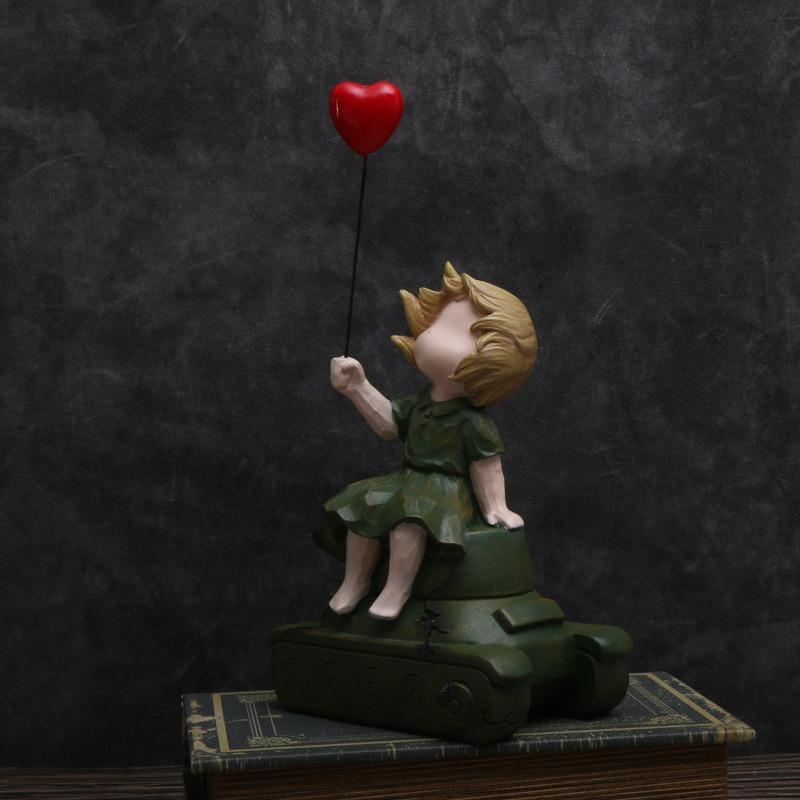 Flower Thrower Sculpture,Figurine for Home Decoration,Office Desk and Bookshelf Ornaments, Modern Decorative Character Figurines