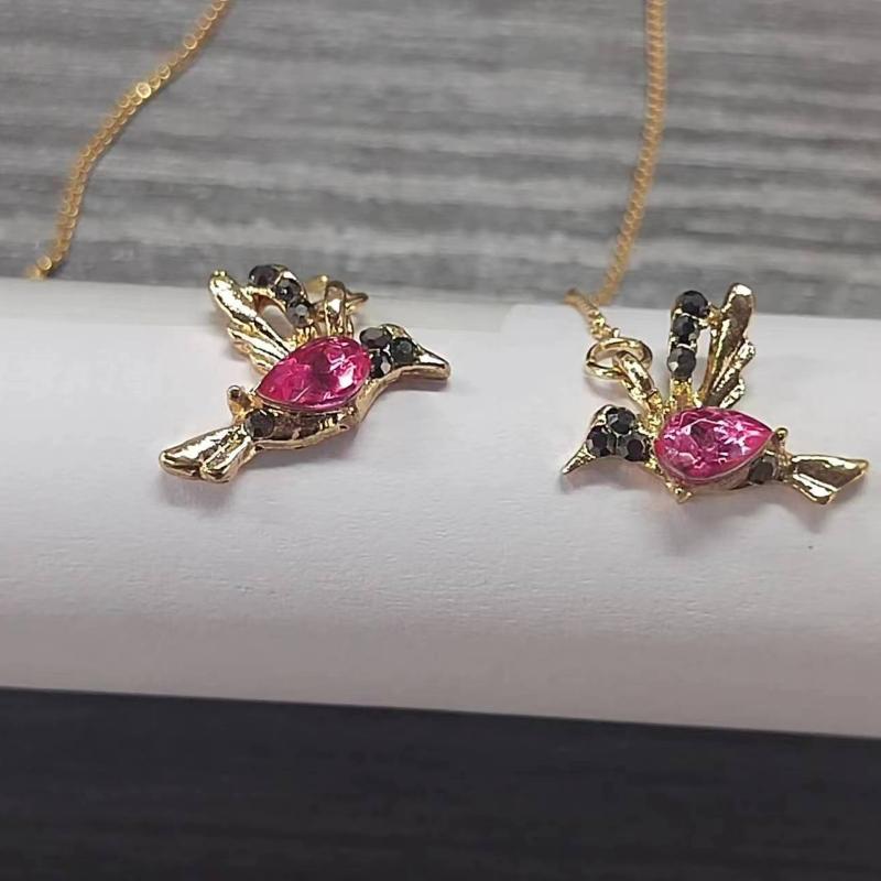 A Pair of Earrings Red Metal Bird Earrings Personalized Fashionable Internet Celebrity Temperament Earrings Suitable for Girls
