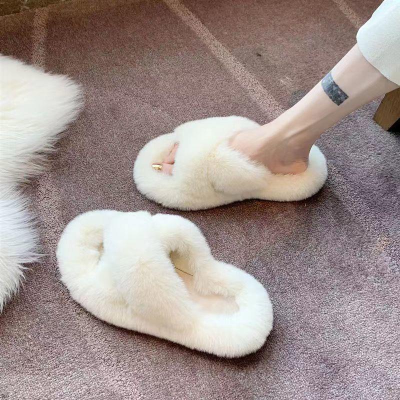 2025 Fashionable Furry Shoes: Women's Plush Fluffy Thick-Soled Cotton Slippers for Autumn and Winter