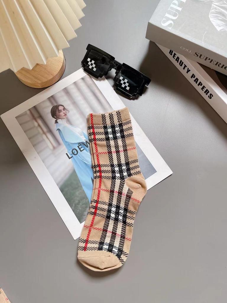 Calzini Trendy Europei e Americani Haute Couture Stile Britannico Nicchia Calzini a Quadretti Donna Retrò a Strisce Contrasto Calzini a Tubo Medio e Calzini