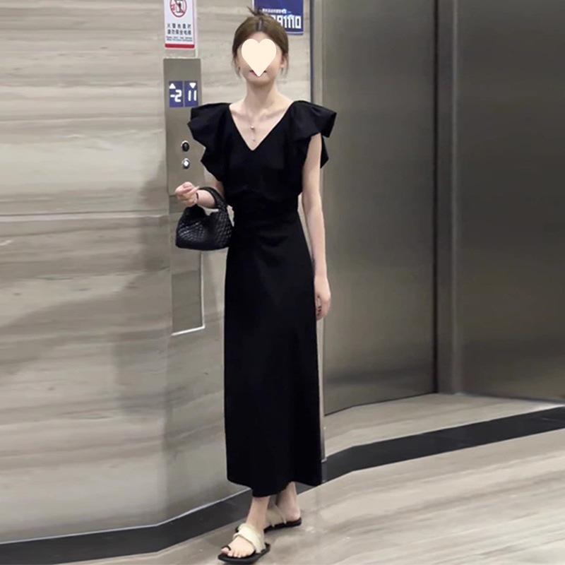 

Black V-neck small flying sleeve dress for children s summer new waist temperament dress s recommends 40-47.5kg