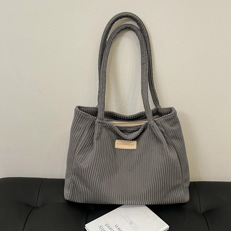 

Популярная в этом году модная корейская версия однотонной сумки 2025 ранняя весна новая сумка на плечо в иностранном стиле, сумка-тоут для женщин