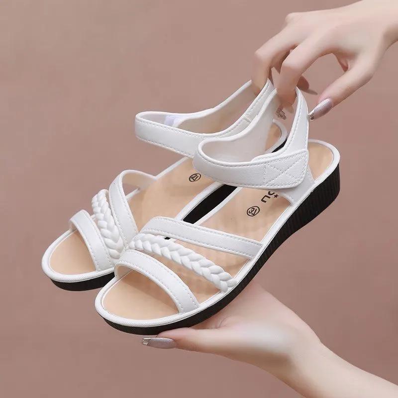 Women Cute Peep Toe High Quality Light Weight Anti Skid Buckle Strap Square Heel Shoes Lady Cute Summer Sandals Ab531