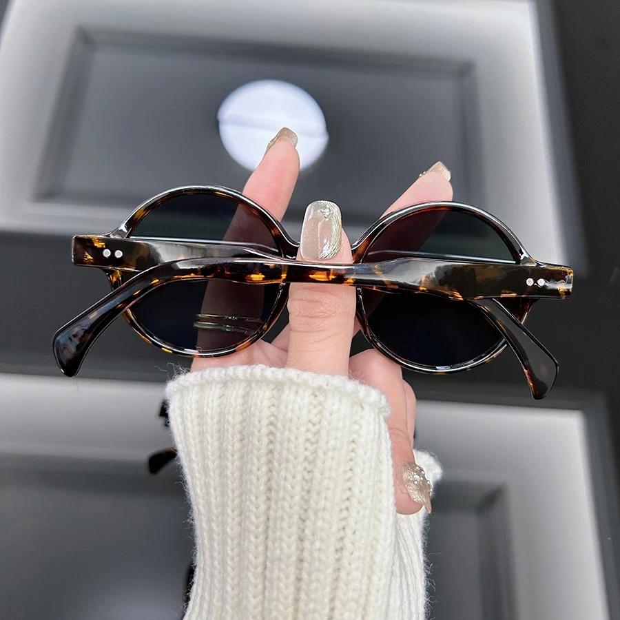 Fashion Round Sunglasses Women Men Vintage Brand Designer Sun Glasses Male Female Retro Rivet Outdoor Shades Gafas De Sol