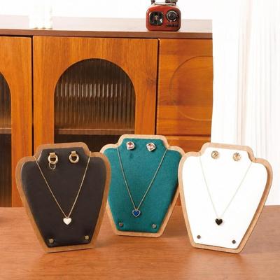 Schmuckherstellung – Verpackung & Präsentation von Schmuck
