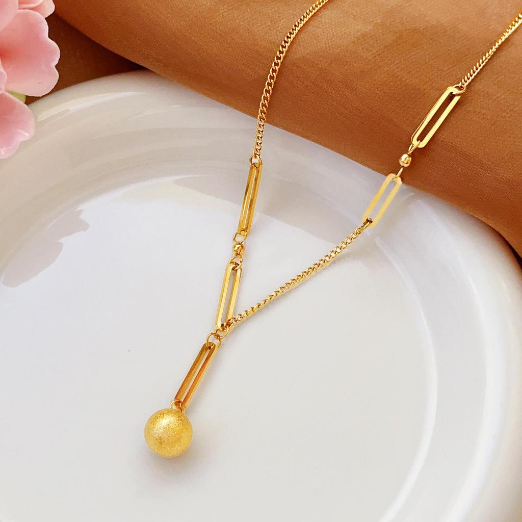 Złoty naszyjnik ze stali nierdzewnej: Elegancka, Wszechstronna, Nieblaknąca Biżuteria Damska