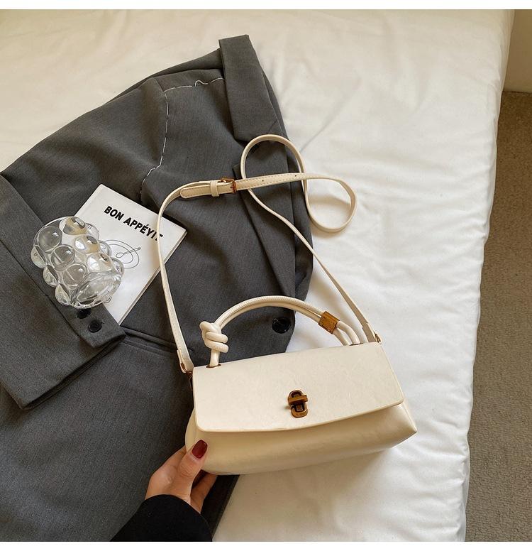 

Супер огонь нишевая мода зарубежный стиль портативная маленькая квадратная сумка женская новая ретро универсальная повседневная на плечо мессенджер