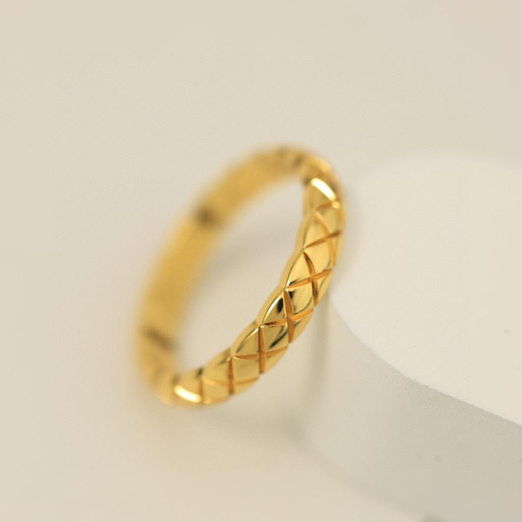 Klassisk ring med diamantmönster i guldmaterial för dagligt bruk, utsökt hantverk för män och kvinnor, Gåvor för män och kvinnor, födelsedagspresent