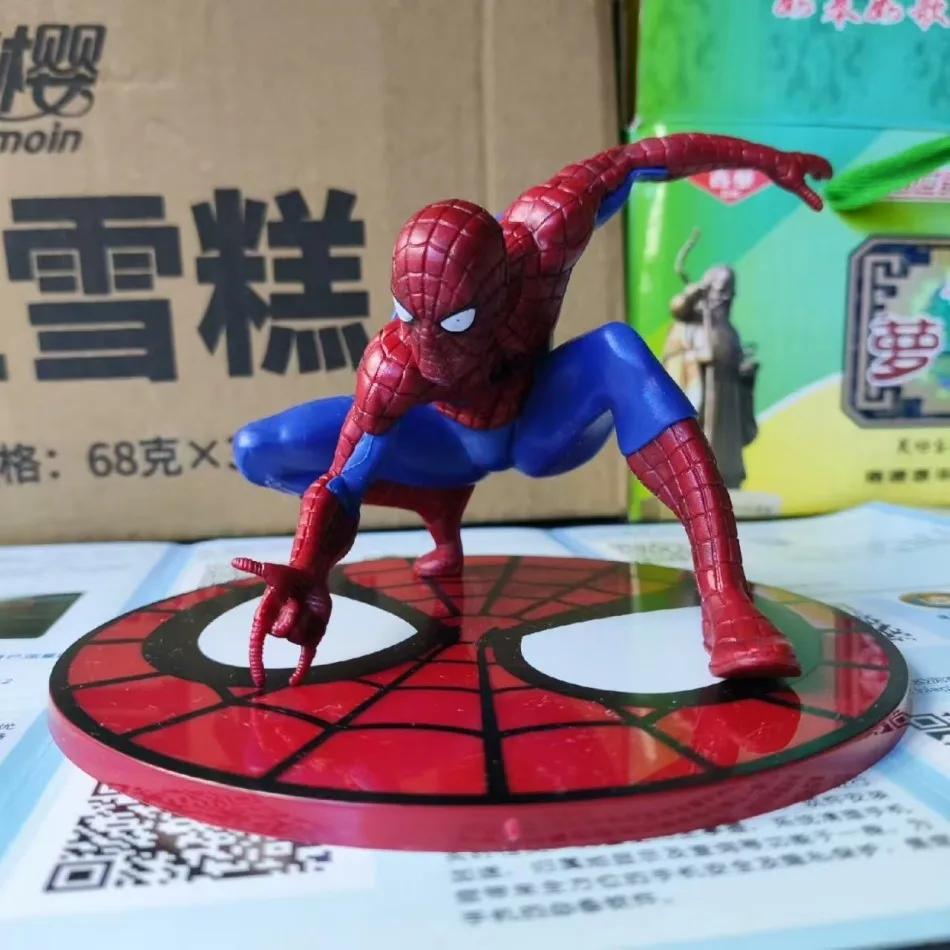 Ozdoba Figurka Bohatera Avengers Anime - SpiderMan Venom Hulk Iron Man Kreskówkowy Model Filmowy Zabawka do Dekoracji Tortu Samochodu i Rękodzieła