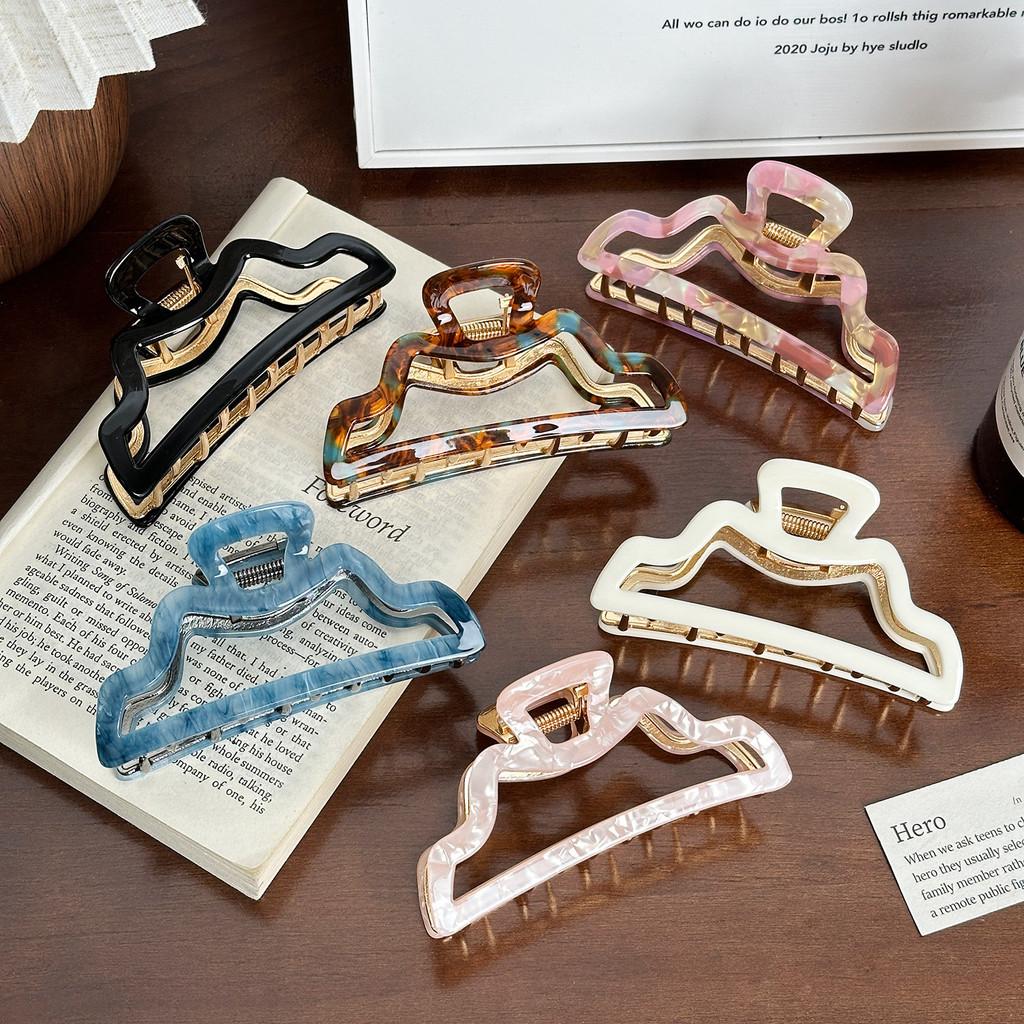 Geometric Style Chic Hair Claw Clip For Effortless Elegance In Shades Trendy