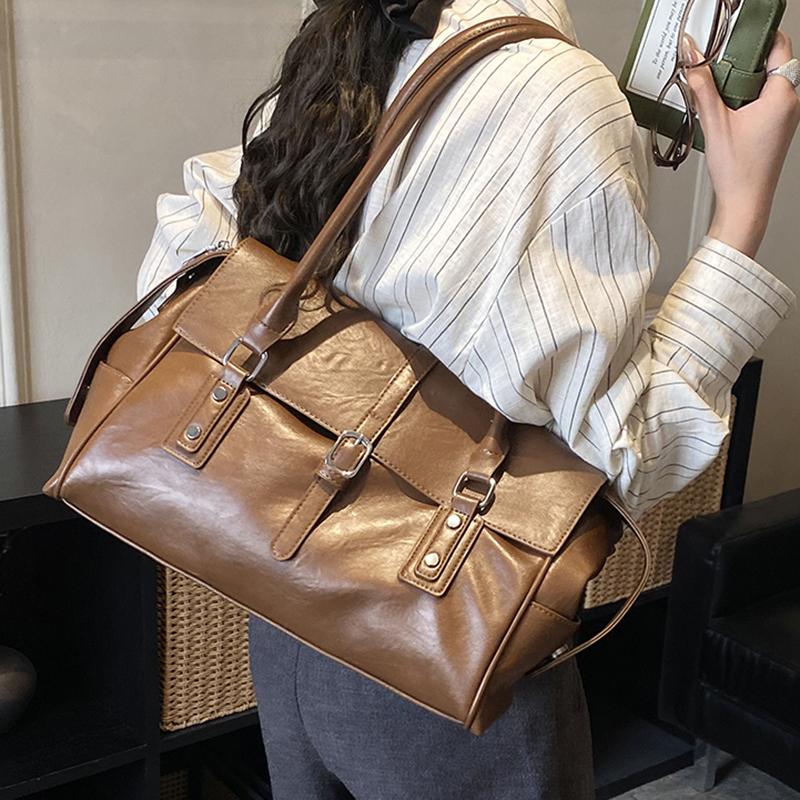 2026 New Retro Large Capaci Handbag Womens Underarm Bag Motorcycle Tote Bag Casual Simple Soft PU Leather Handle Bag Commute Bag