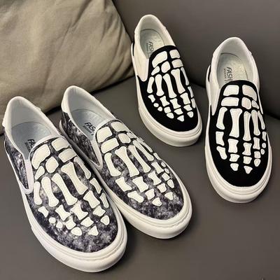 New Men Canvas Casual Shoes Trend Bone Flat Skateboard Shoes Youth Street Cool Slip-on Loafers